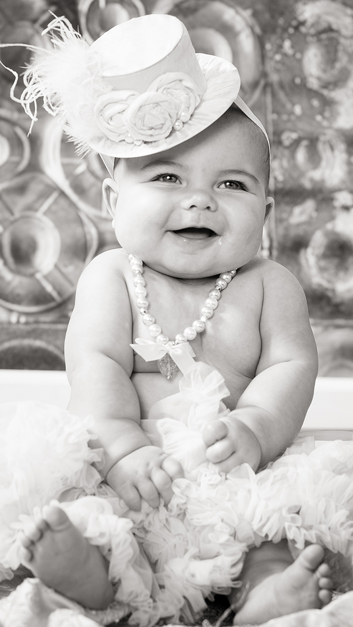 8 month baby portraits at Dinan Photo studio
